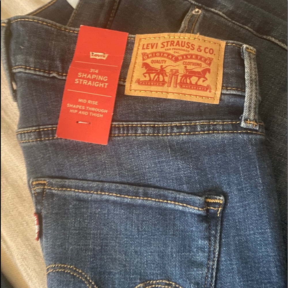 COPY - ✨✨BRAND NEW✨✨ Women’s Levi Jeans